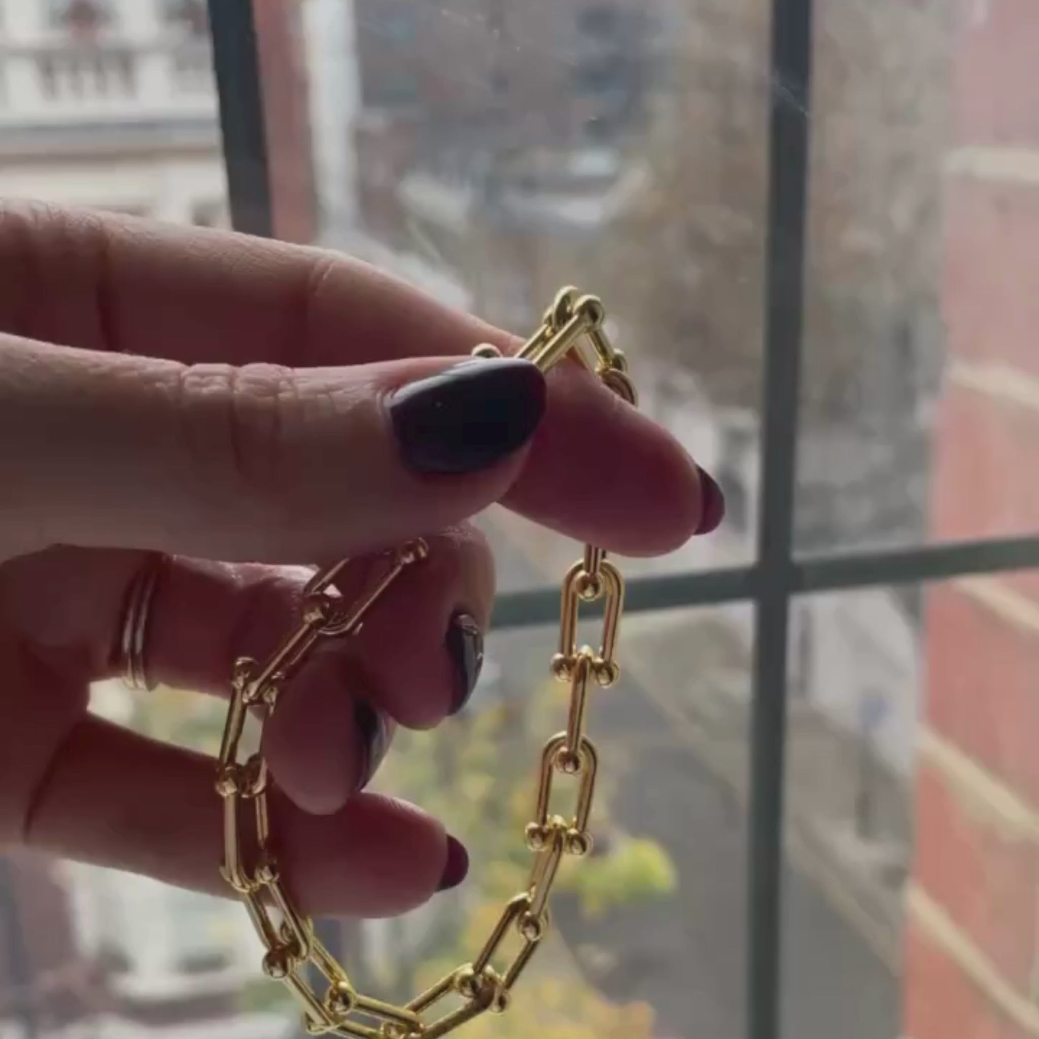 Video of gold chain bracelet 